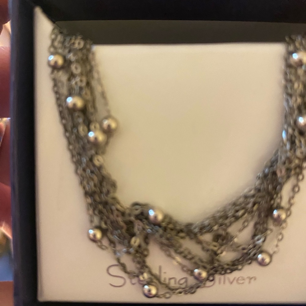 Gorgeous gold hoops - Picture 7 of 7